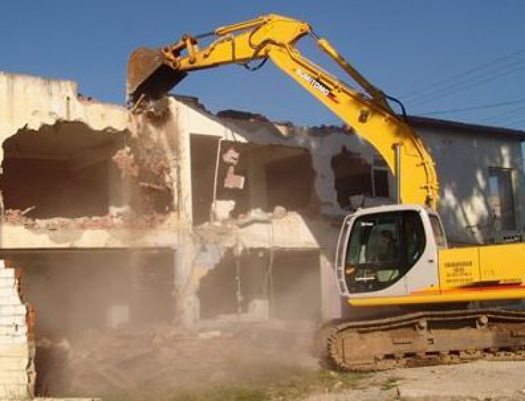 Wreckers at work – New market – HH Survey