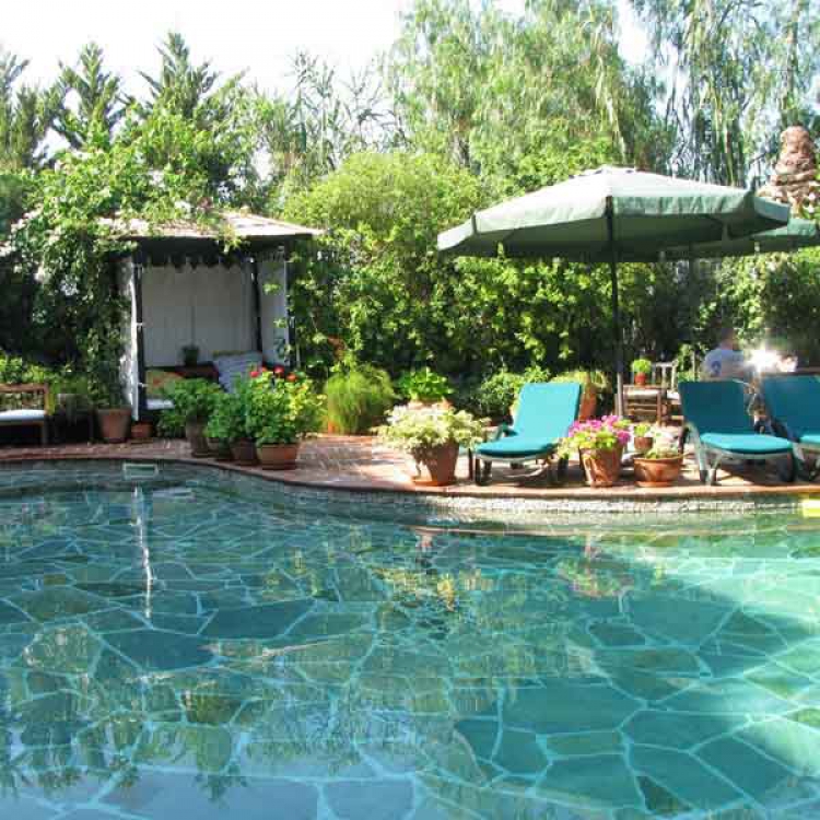 El Vino Suites Hotel